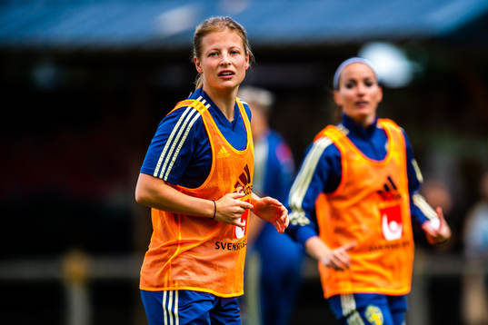 Anna Anvegård and Kosovare Asllani of Swedish national