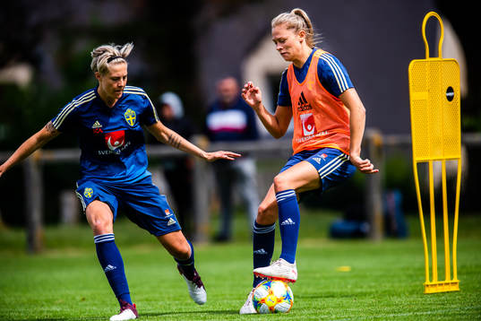 Lina Hurtig and Fridolina Rolfö of Swedish national women