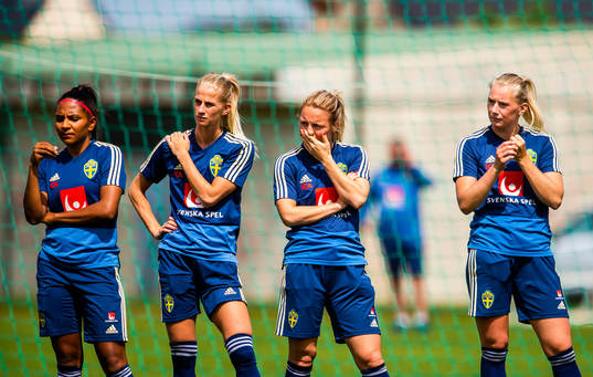 Madelen Janogy ,Sofia Jakobsson , Mimmi Larsson and Stina