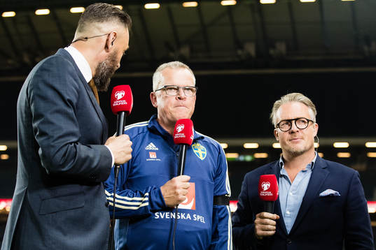 Head coach Janne Andersson of Sweden (m) is interviewed by
