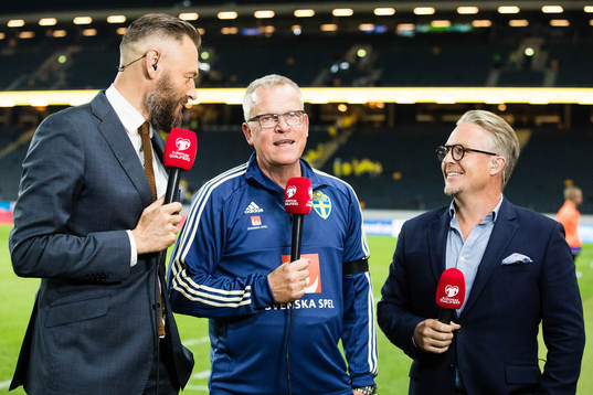 Head coach Janne Andersson of Sweden (m) is interviewed by