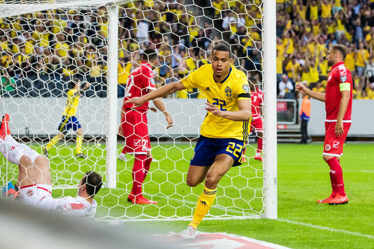 Robin Quaison celebrates