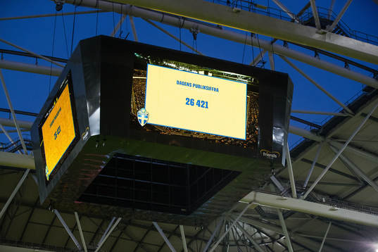 The spectator count (26421) is presented