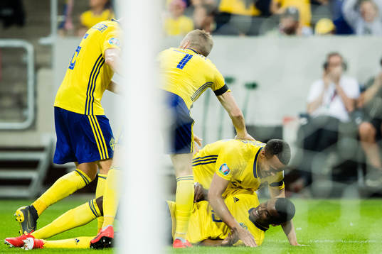 Robin Quaison celebrates 3-0 with scorer Alexander Isak