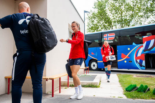 Anders Jacobson, assistant coach of Norway, and Caroline