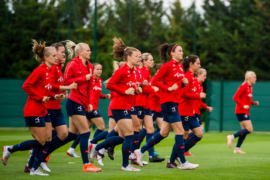 Amalie Vevle Eikeland, Kristine Minde, Karina Sævik, Synne