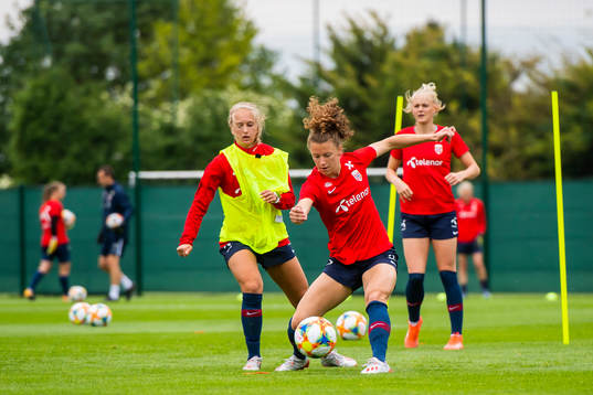 Amalie Vevle Eikeland and Synne Skinnes Hansen of Norway