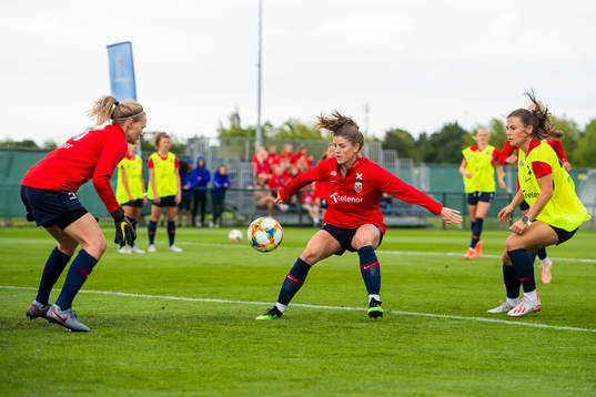 Goalkeeper Ingrid Hjelmseth, Maren Nævdal Mjelde and