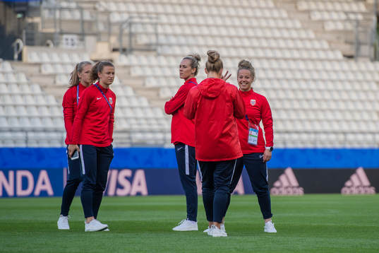 Synne Skinnes Hansen, Stine Hovland, Lisa-Marie Karlseng