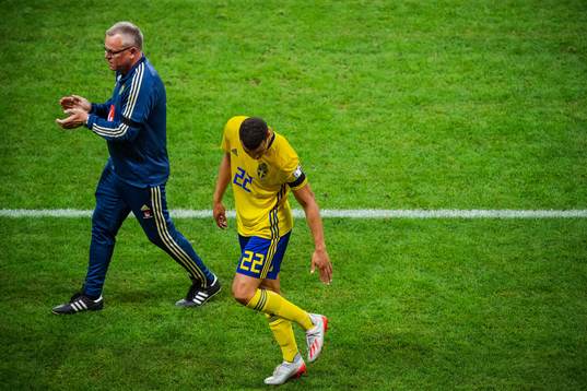 head coach Janne Andersson and Robin Quaison of Sweden