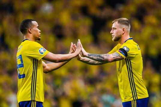 Robin Quaison changes with John Guidetti of Sweden