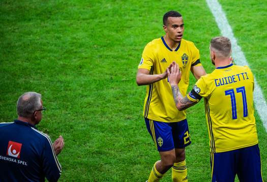 Robin Quaison changes with John Guidetti of Sweden