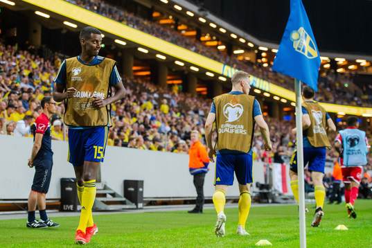 Alexander Isak of Sweden warms up