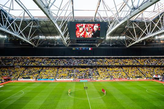 A silent minute to honor former UEFA president Lennart