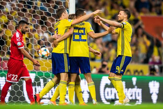 Viktor Claesson celebrate with Robin Quaison and Marcus Berg
