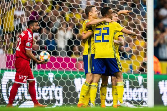 Viktor Claesson celebrate with Robin Quaison and Marcus Berg