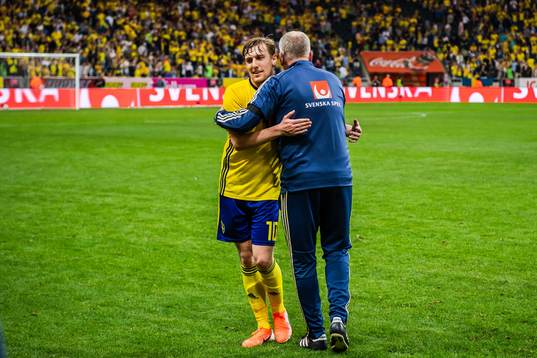 Emil Forsberg and head coach Janne Andersson of Sweden
