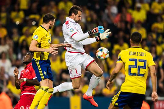 Marcus Berg and Robin Quaison against goalkeeper Henry
