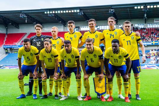 Goalkeeper Kalle Joelsson, Nils Fröling, Dennis