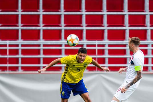 Alexander Jallow of Sweden and Brik Risa of Norway