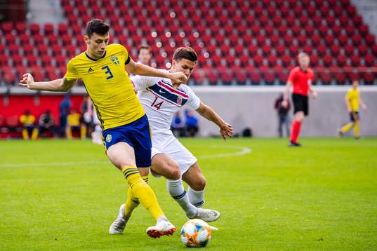 Anel Ahmedhodzic of Sweden and Adrian Pereira of Norway