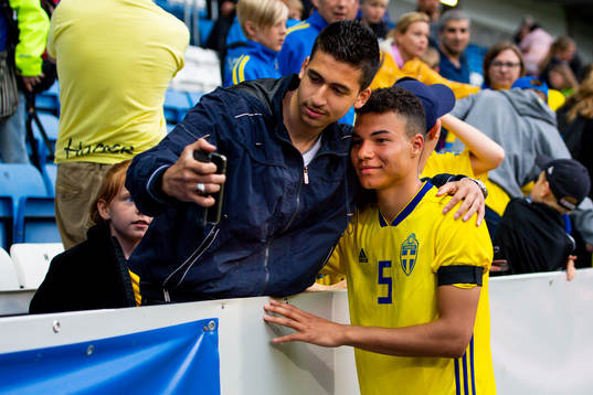 Alexander Jallow takes a picture with a member of the
