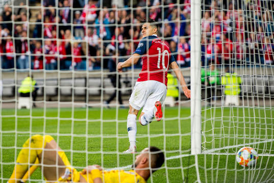 Tarik Elyounoussi of Norway celebrates