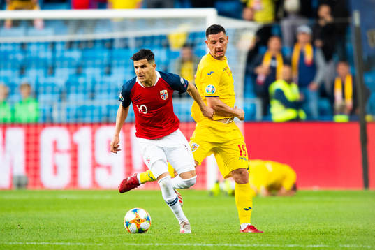 Tarik Elyounoussi of Norway and Paul Anton of Romania