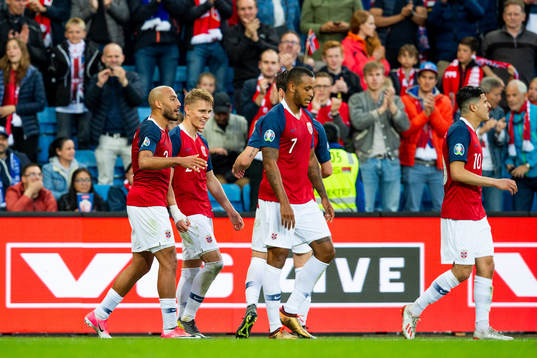 Martin Ødegaard of Norway celebrates with his teammates