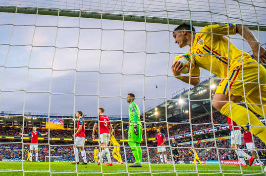 Claudiu Keseru of Romania celebrates