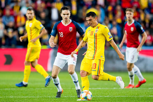 Ole Kristian Selnæs of Norway and Claudiu Keseru of Romania