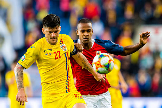 Cristian Săpunaru of Romania and Ola Williams Kamara of