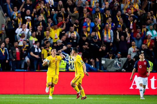 Claudiu Keseru of Romania celebrates
