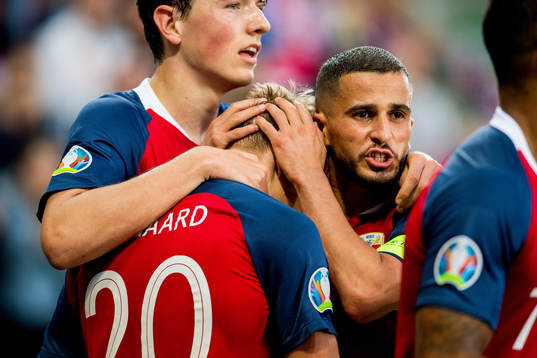 Martin Ødegaard of Norway celebrates with teammates Sander