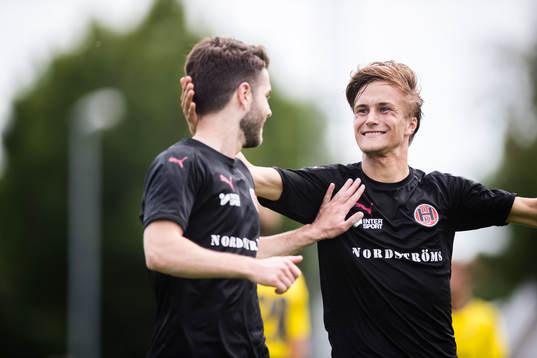 Hittarps Edis Agelius och David Stenblom jublar