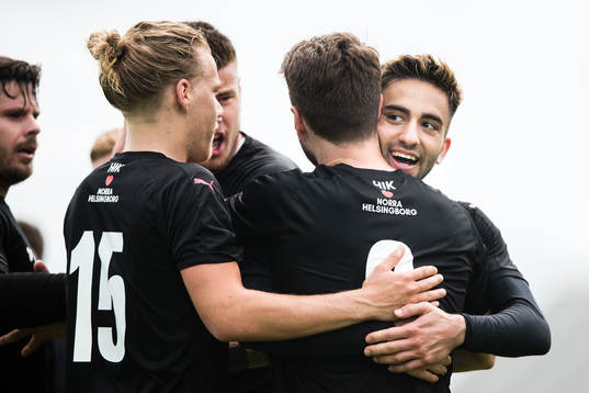 Hittarps Mouhamed Fahs jublar med Edis Agelius