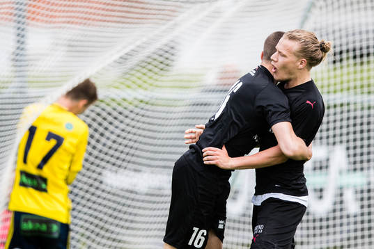 Hittarps Jonathan Olsson jublar