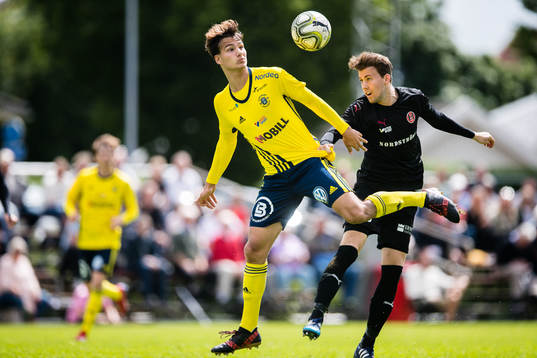 Ängelholms Assad Al Hamlawi och Hittarps Daniel Björnberg