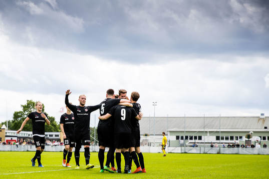 Hittarps spelare jublar