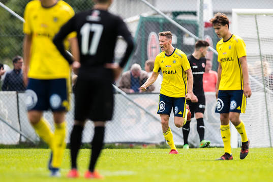 Ängelholms Philip Comnell jublar