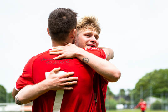 Limhamn Bunkeflos Sebastian Rask och Max Forslund jublar