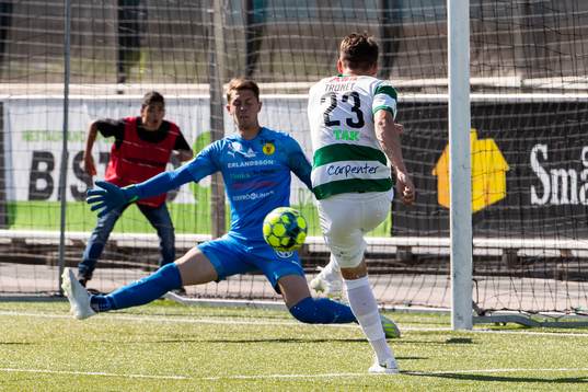 Västerås Filip Tronet gör 1-0