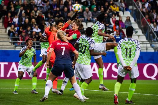 Goalkeeper Tochukwu Oluehi of Nigeria and Maren Nævdal