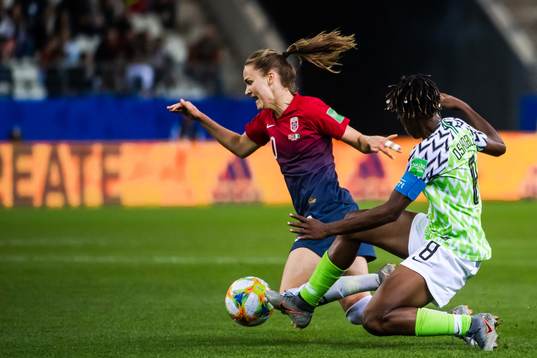 Caroline Graham Hansen of Norway and Asisat Oshoala of