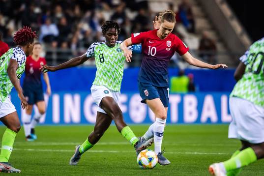 Caroline Graham Hansen of Norway and Asisat Oshoala of