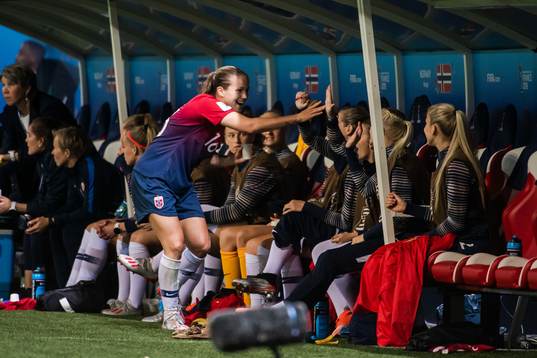 Guro Reiten of Norway celebrate with teammates