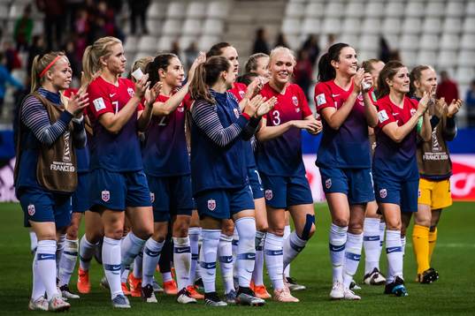 Players of Norway celebrate