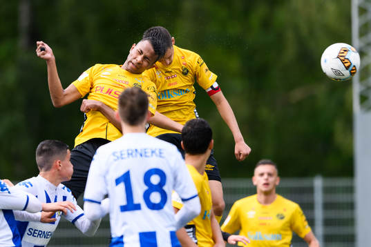Elfsborgs Zakkar Alissa (vänster) nickar in 1-1
