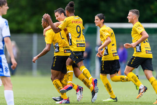 Elfsborgs Zakkar Alissa klappas om av lagkamrater