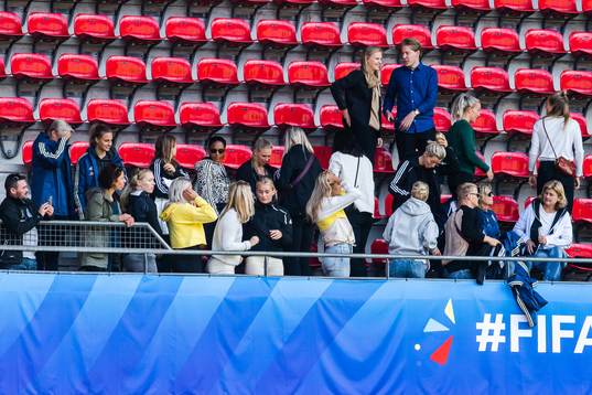 Players of Sweden in the stands